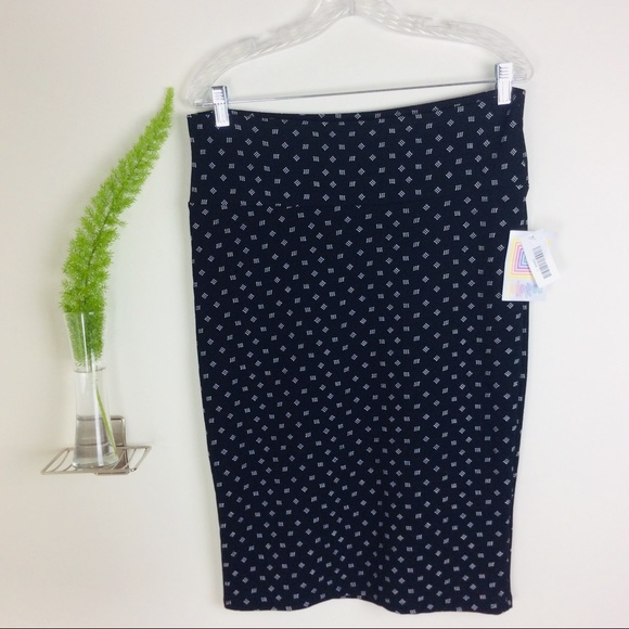 LuLaRoe Dresses & Skirts - Lularoe Cassie Size(L) Comfortable Black Skirt